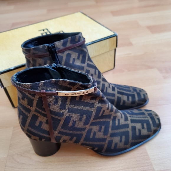 Shoes 👞 - Picture 2 of 4